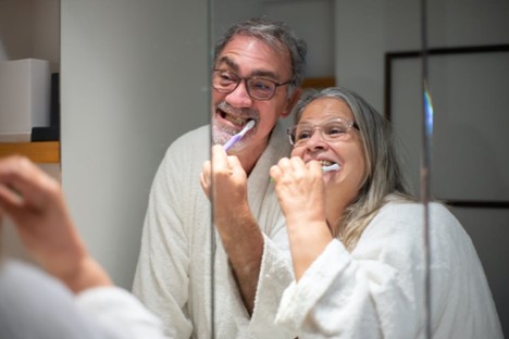 A Guide to Maintaining Healthy Teeth as You Age